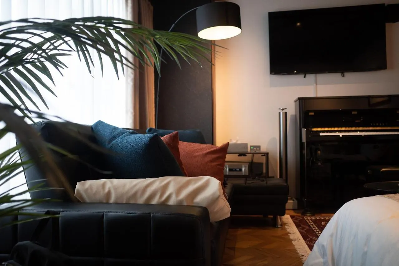 Acoustic Garage Apartment Tokyo